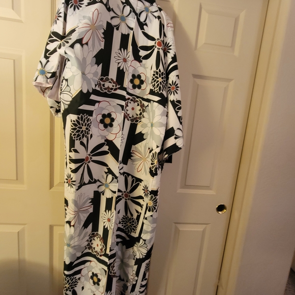 Floral Kimono Robe - Picture 2 of 6